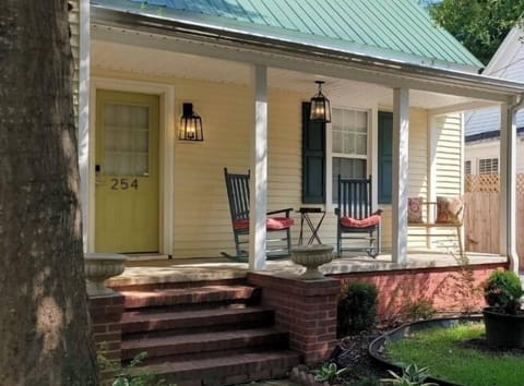 Historic Cottage with charming front porch! 