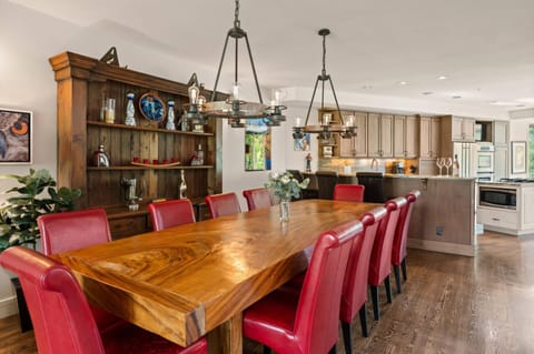 Your group will love gathering around the dining table to enjoy a meal together after a great day exploring Snowmass