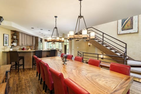 You and your travel companions will enjoy wonderful meals together around this large dining table.