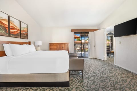 Unit w/ Queen Bed