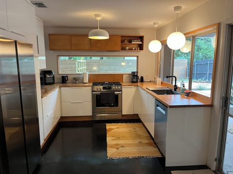 Fully equipped kitchen