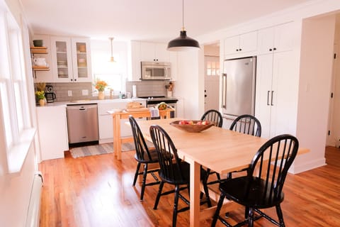 Large well appointed kitchen with expandable table that seats up to 8 people