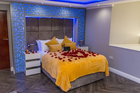 Living Room / Lounge