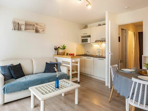 Table, Furniture, Interior Design, Couch, Wood, Houseplant, Chair, Floor, Flooring, Rectangle