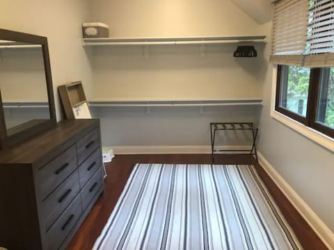 4 bedrooms, desk, iron/ironing board, travel crib