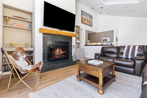 Living room, high vaulted ceilings