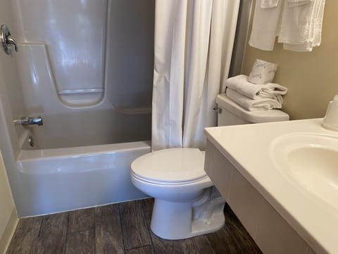Combined shower/tub, towels, soap, toilet paper