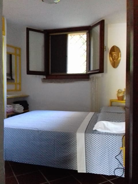 2 bedrooms, iron/ironing board, bed sheets, wheelchair access