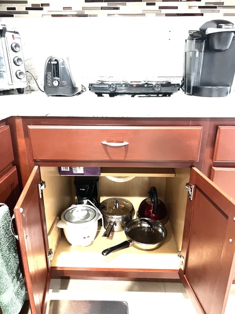 Fridge, microwave, oven, coffee/tea maker