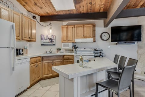 Full kitchen with bar seating