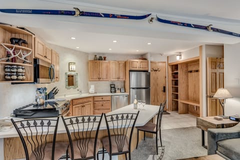 Kitchen with counter seating