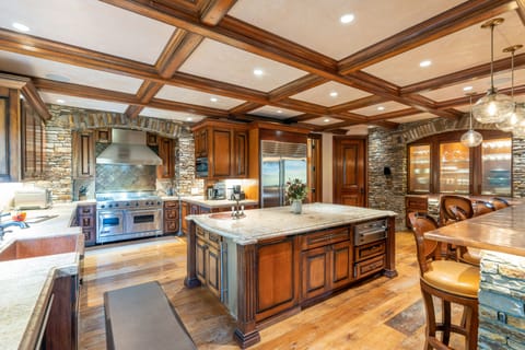 4.1-picture-perfect-mountain-village-kitchen-2