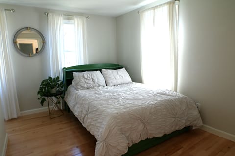 Full bedroom