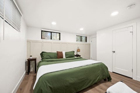 2 bedrooms, memory foam beds, iron/ironing board, free WiFi