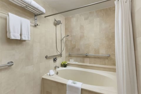 Combined shower/tub, hair dryer, towels