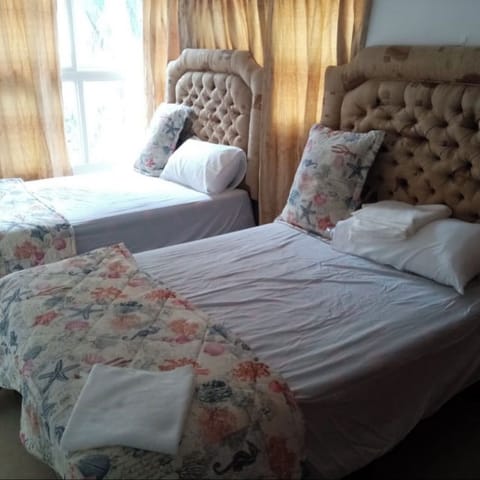 4 bedrooms, bed sheets