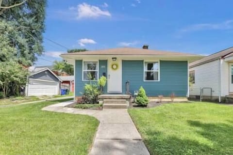Front view of the bungalow, located in a friendly and walkable neighborhood. 
