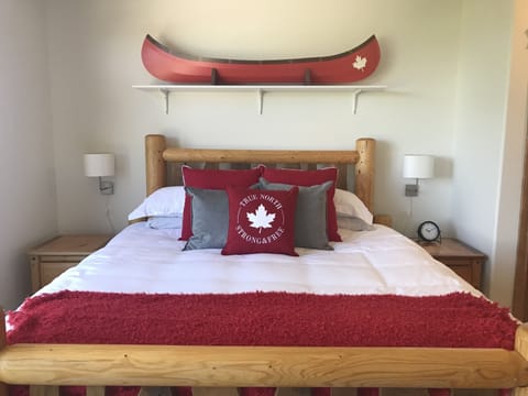 The Great Lakes Principal Suite - king bed, ensuite, desk & incredible views