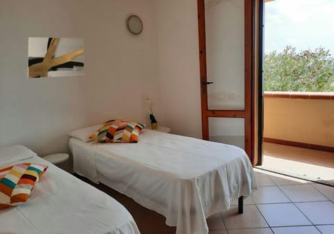 3 bedrooms, in-room safe, iron/ironing board, free WiFi