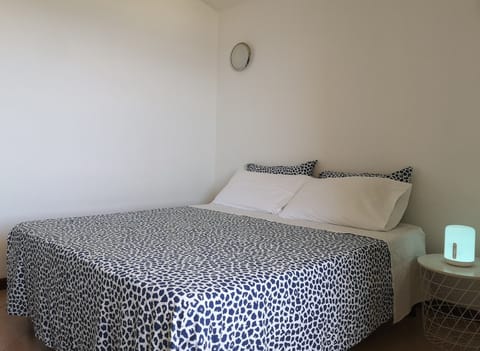 3 bedrooms, in-room safe, iron/ironing board, free WiFi