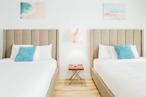 DQQ - Deluxe Double Room, 2 Queen Beds, Non Smoking image 3