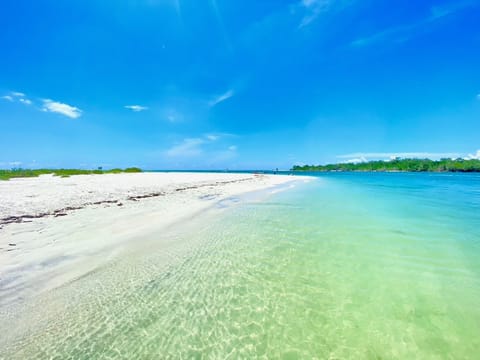 Beach nearby, sun loungers, beach towels