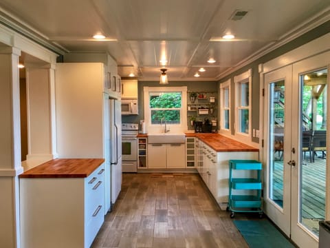 Kitchen has lake views and full appliances (yes, dishwasher too!)