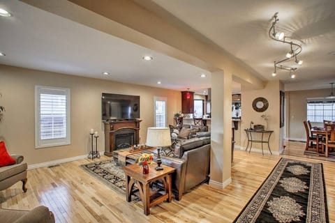 Private kitchen | Fridge, microwave, oven, stovetop