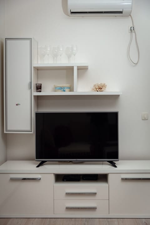 Flat TV  screen with cable channel