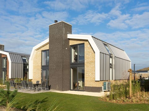 Cloud, Sky, Plant, Building, Property, Window, House, Land Lot, Wood, Grass