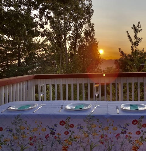 Prepare a banquet on the deck for the family and friends.