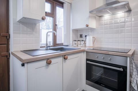 The Brambles - 2 Bedroom Cottage - Llanteg (17915)