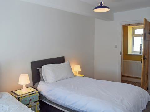 Twin bedroom | Alice Cottage, Embleton