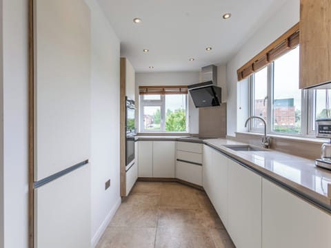 Kitchen | Avon Lock Cottage - Avon Lock Cottages, Tewkesbury