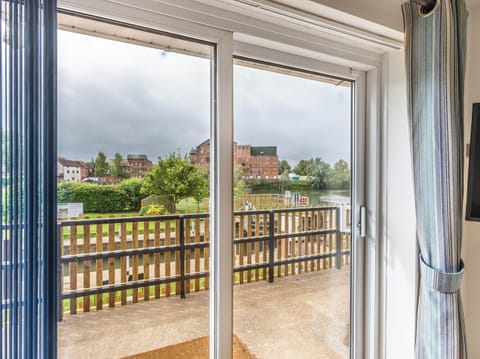 View | Avon Lock Cottage - Avon Lock Cottages, Tewkesbury