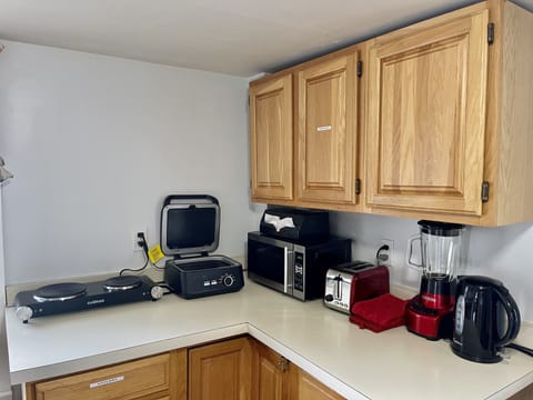 Fridge, microwave, coffee/tea maker, electric kettle