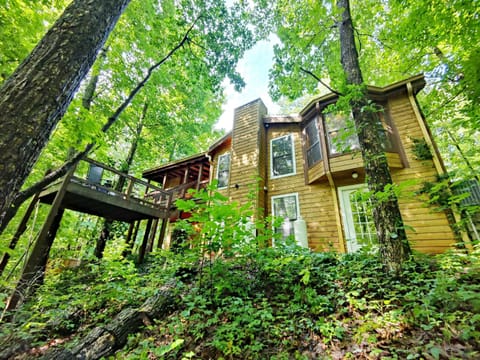 2,200 square feet of forested serenity