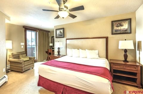 Master - King Bed with Desk&Chair, Balcony