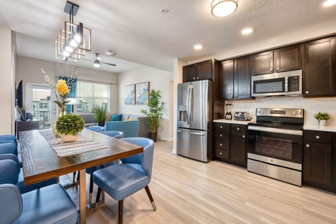 Private kitchen | Fridge, microwave, oven, stovetop