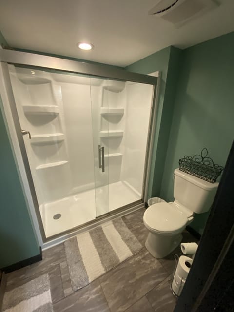 Combined shower/tub, hair dryer, towels, soap