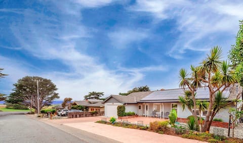 Welcome to "The 9th. Green" in Pacific Grove!