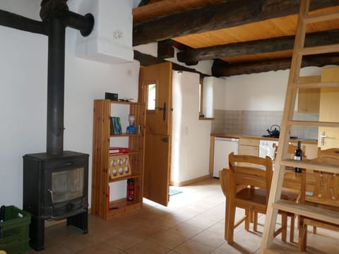 Wood, Interior Design, Floor, Flooring, Wall, Living Room, Beam, Real Estate, Hardwood, Gas