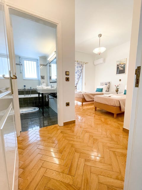 Bathtub, jetted tub, hair dryer, towels