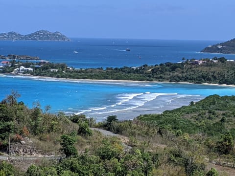 Beach nearby, sun loungers, beach towels