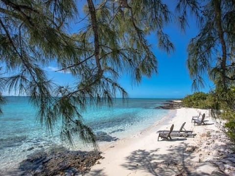 Beach nearby, sun loungers, beach towels