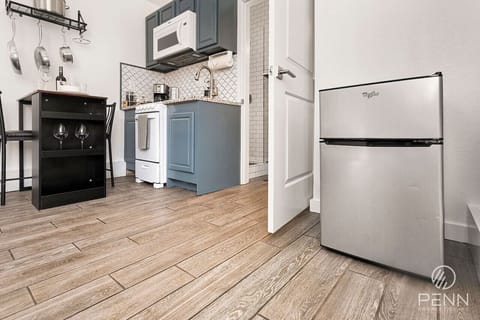 Compact yet fully equipped kitchenette with all the essentials!