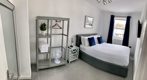 Master bedroom - king size bed