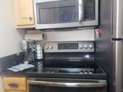 Espresso machine and coffee bean grinder