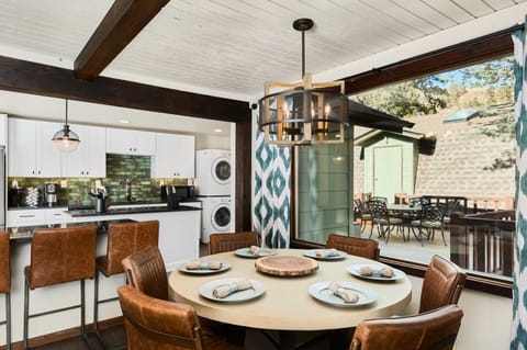 Dining area seating for 6 adjacent to kitchen (main level)