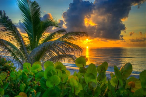 Beach nearby, sun loungers, beach towels